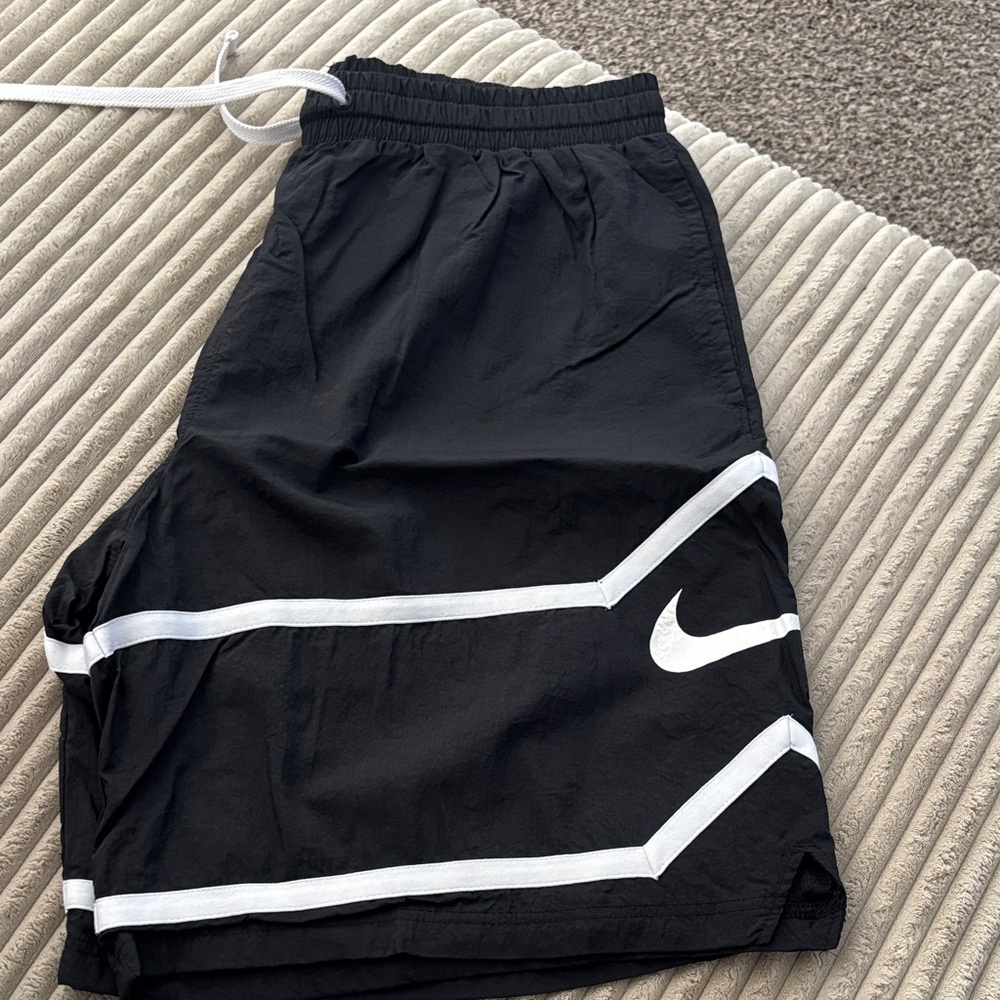 Nike Men's Black and White Athletic Shorts